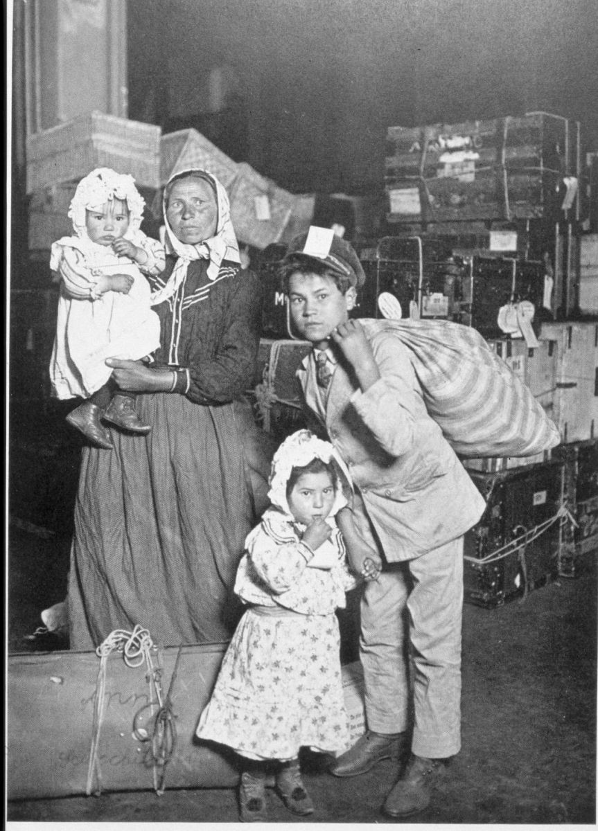 Immigrants to Ellis Island